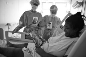 Recuperação de paciente após parto em meio à pandemia